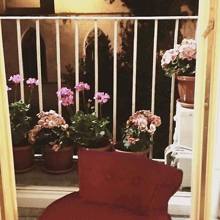 Maria Rosaria A Santa Chiara Apartment Napoli Bagian luar foto