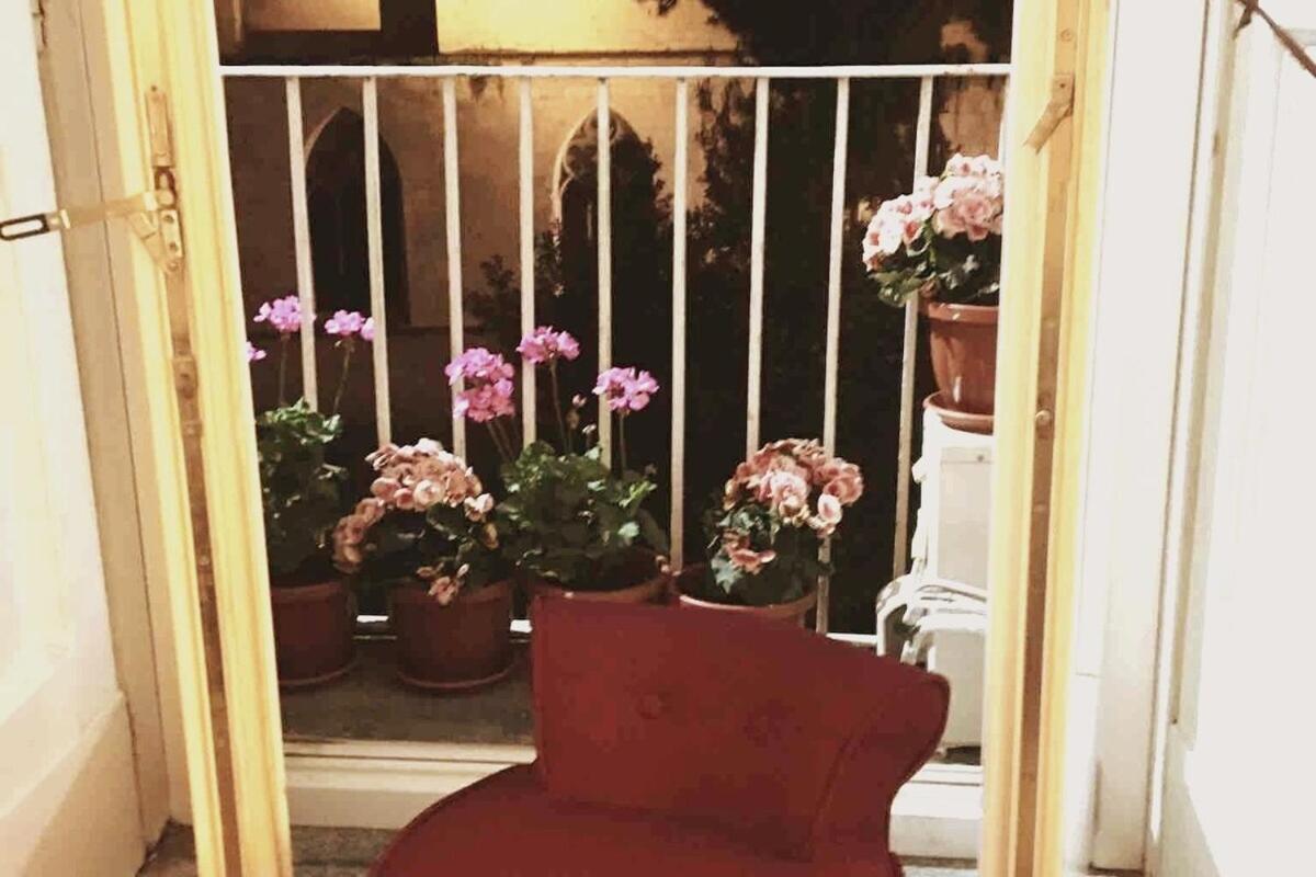 Maria Rosaria A Santa Chiara Apartment Napoli Bagian luar foto