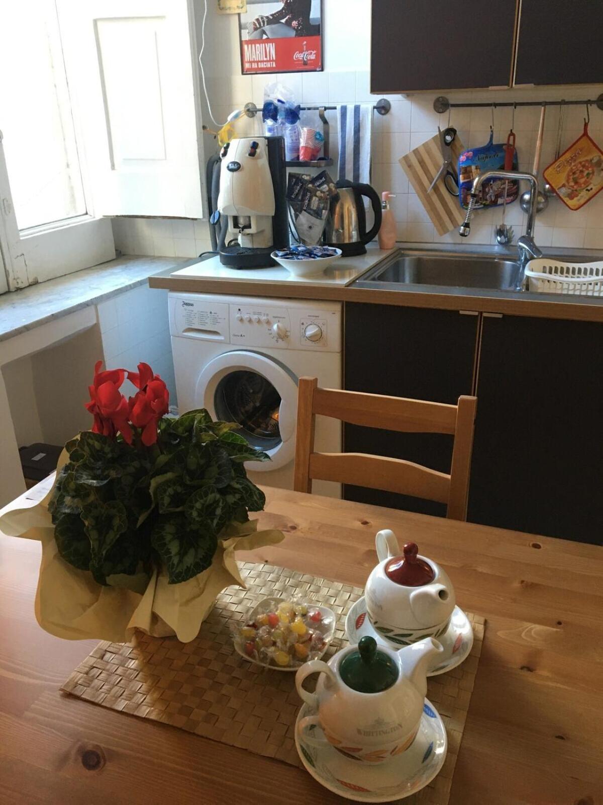 Maria Rosaria A Santa Chiara Apartment Napoli Bagian luar foto